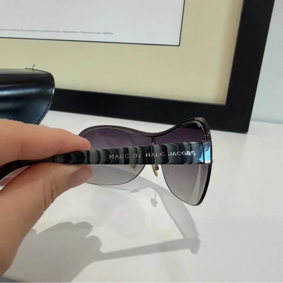 Marc Jacobs Black and Gray Sunglasses - Picture 2 of 7